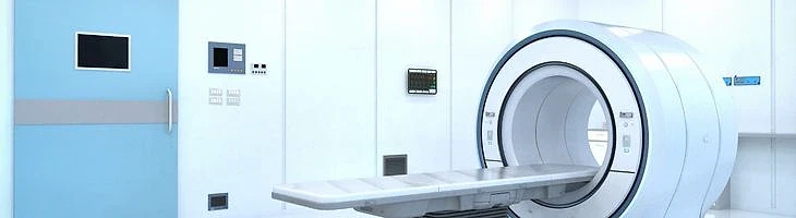 Radyoloji teknikeri iş ilanları ve başvuru rehberi Modern bir radyoloji odasında yer alan MRI cihazı ve ilgili ekipmanlar.
